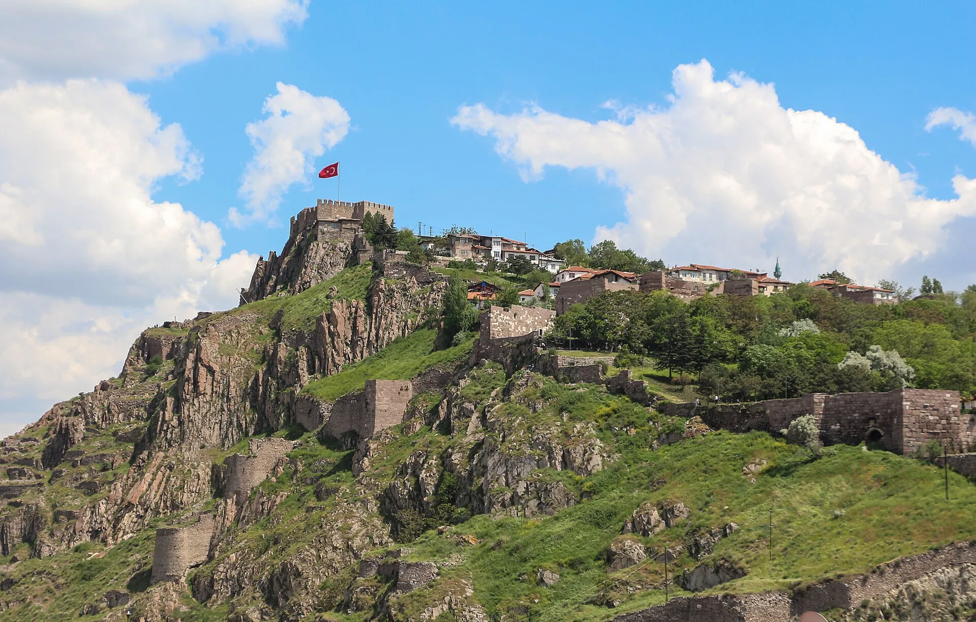 Hrad v Ankaře (Ankara Kalesi) – pevnost tyčící se nad hlavním městem Turecka