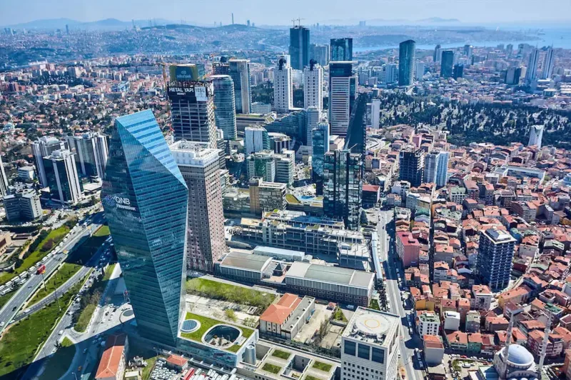 Právní podpora při přípravě partnerských smluv a zakládání společných podniků v Turecku.