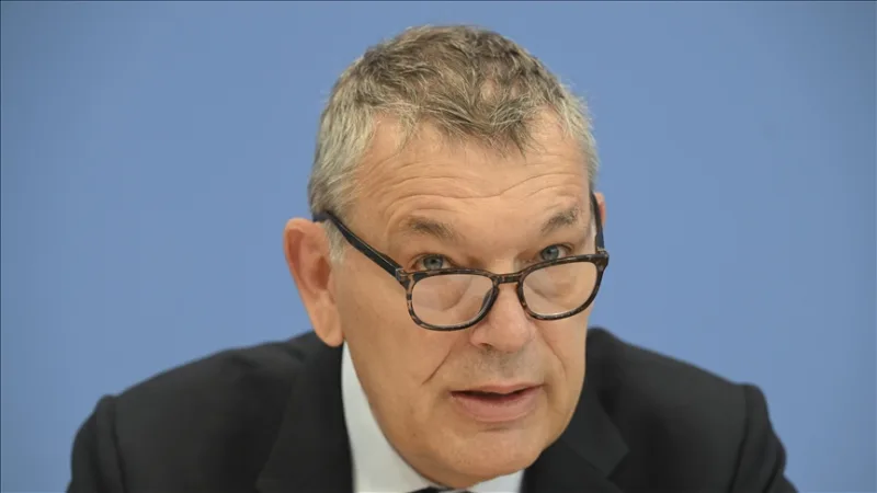 联合国近东救济工程处（UNRWA）专员表示，针对巴勒斯坦囚犯的死刑法案令他“深感震惊”