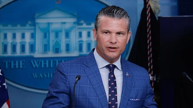 Americký ministr obrany Hegseth zrušil zákaz, který vojenskému personálu bránil nosit na základnách osobní zbraně