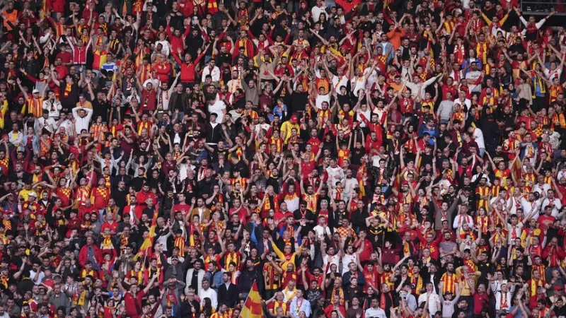 La prévente des billets pour le derby Galatasaray-Fenerbahçe a commencé
