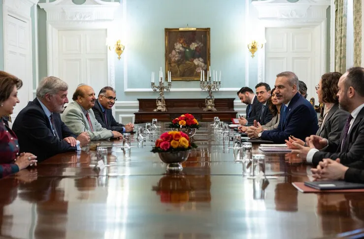 Ārlietu ministrs Fidan tikās ar Lielbritānijas Lordu palātas un Pārstāvju palātas locekļiem