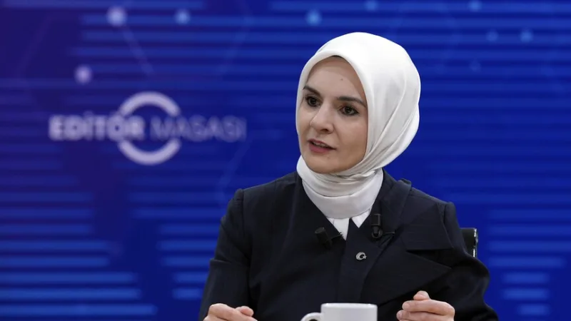 SUORA LÄHETYS – Perhe- ja sosiaalipalveluministeri Göktaş vieraana AA:n toimituskunnassa